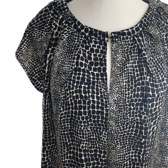 Banana Republic Blouse Womens Size S Black White Animal Print Cap Sleeve Keyhole - Picture 3 of 7